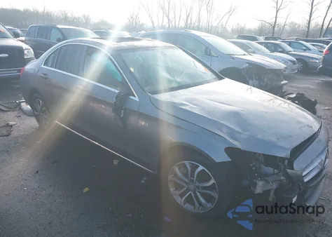 2015 Mercedes-Benz C 300 4Matic из США, поврежденный, VIN 55SWF4KBXFU028833